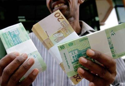 المركزي السوداني يعاقب قيادات بنكية بسبب الدولار