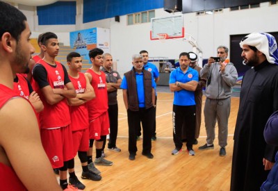 سمو الشيخ عيسى بن علي يحضر اللقاء الودي للمنتخب الشاب 