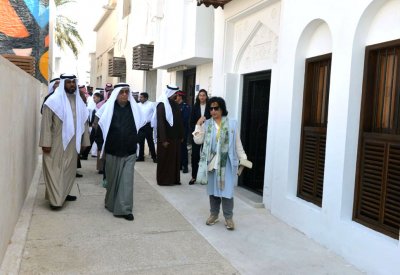 محمد بن مبارك يزور مشروع طريق اللؤلؤ ومركز الشيخ إبراهيم