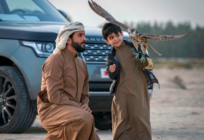 راكان العجمي يحصد لقب الصقار الصغير بمسابقة ناصر بن حمد للصقور والصيد