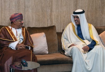 وزير الإعلام يستقبل وزير الإعلام العُماني