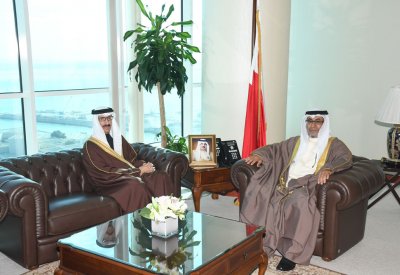 وزير شؤون المجلسين يستقبل السفير فؤاد البحارنة