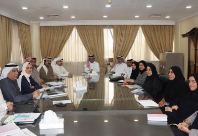 التربية تناقش وضع خطة استراتيجية للارتقاء بأداء المدارس