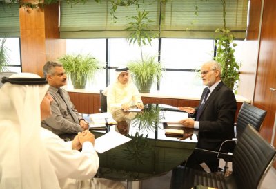 البلدي الكوهجي يجتمع بمسئولي الكهرباء لتركيب أعمدة الانارة في قرى الشمالية
