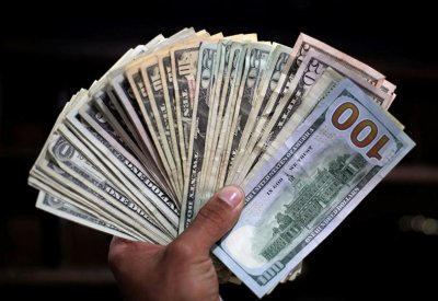 ارتفاع الدولار يتسبب في انخفاض الذهب