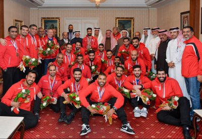 عسكر يستقبل "رجال اليد" و يشيد بأدائهم الرجولي وانجازهم المشرف