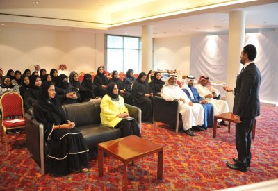 بلدية المحرق تقيم ورشة عمل لموظفيها