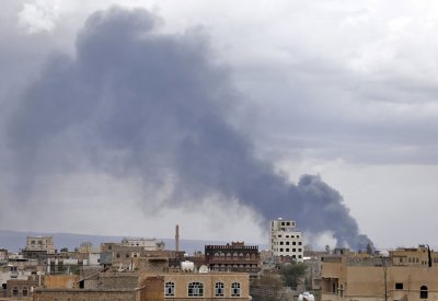 انفجارات عنيفة تهز صنعاء بعد استهداف مخازن أسلحة