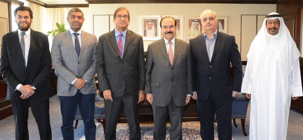 الدكتور ميرزا يرحب بالاستثمارات في الطاقة المتجددة