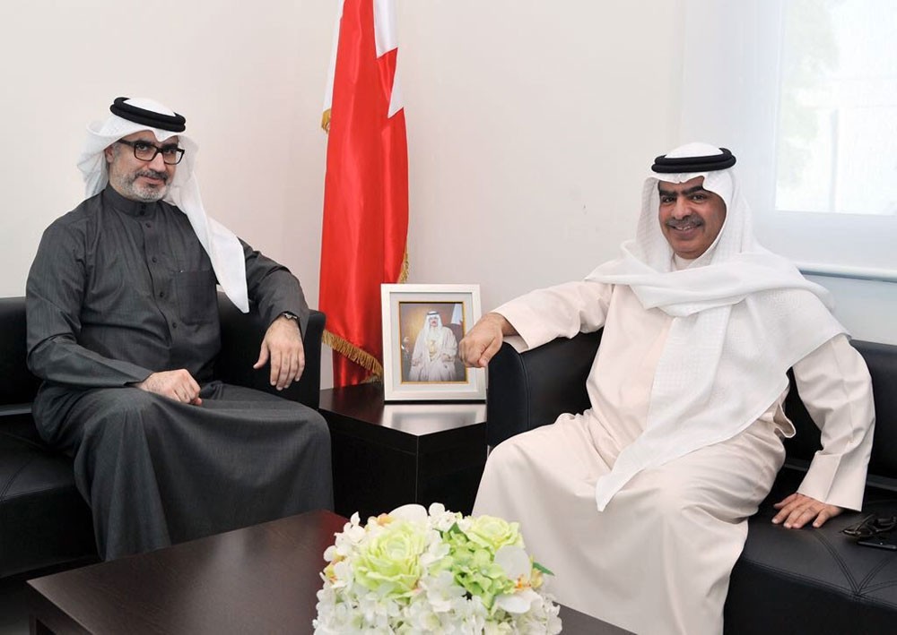 سفير البحرين لدى المملكة المتحدة يبحث التعاون مع مركز الاتصال الوطني