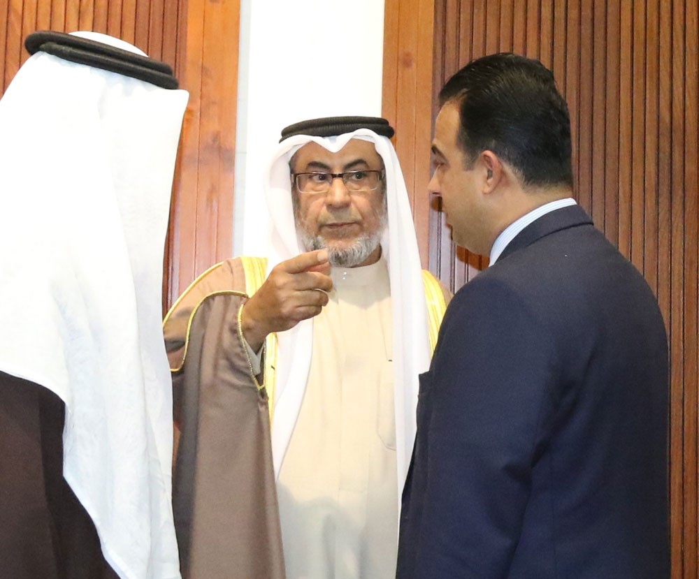 البوعينين: قرار رفع سعر البنزين وارد ببرنامج عمل الحكومة