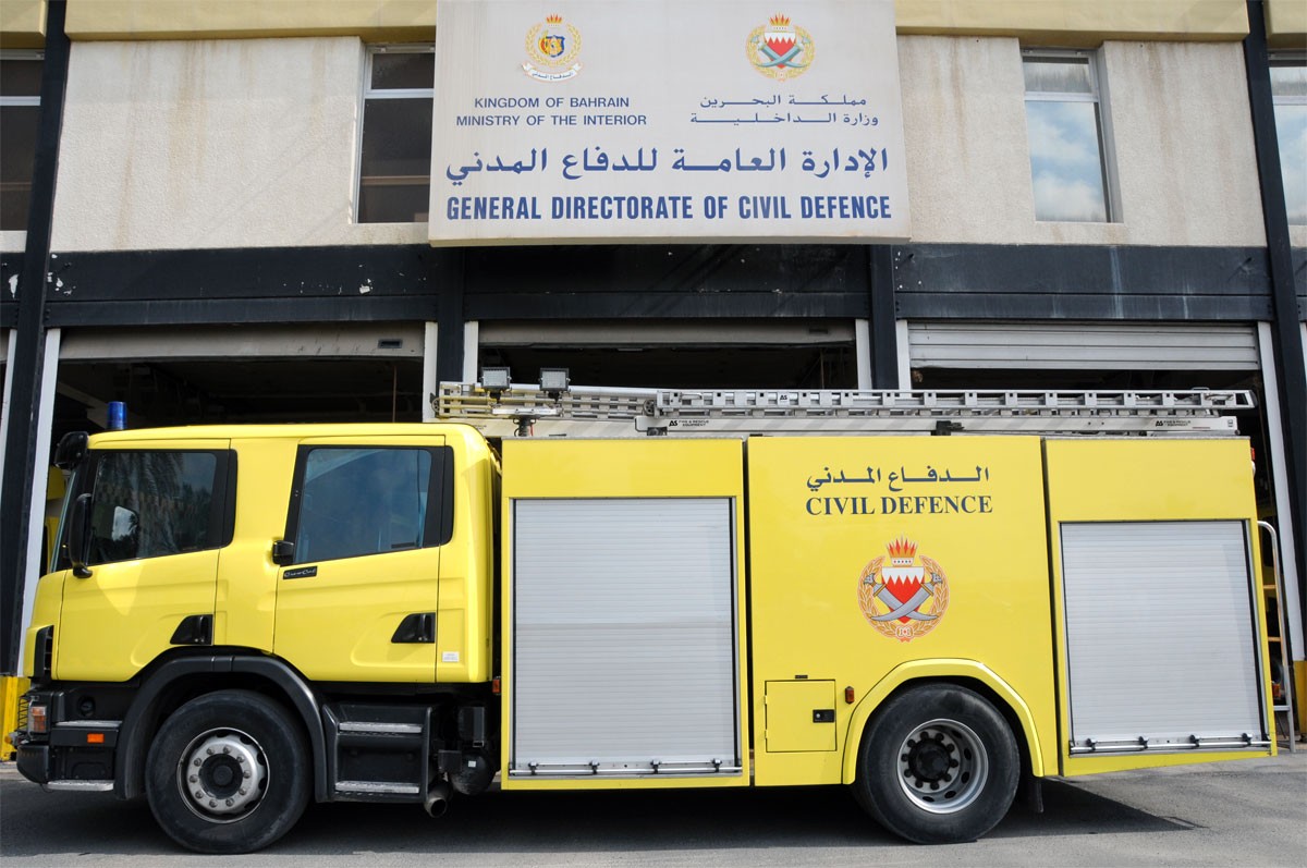 الدفاع المدني يخمد حريقًا في منزل بسند وينقذ ثلاثة أشخاص ويُرجّح أن سببه ضغط حراري في دراجة سكوتر