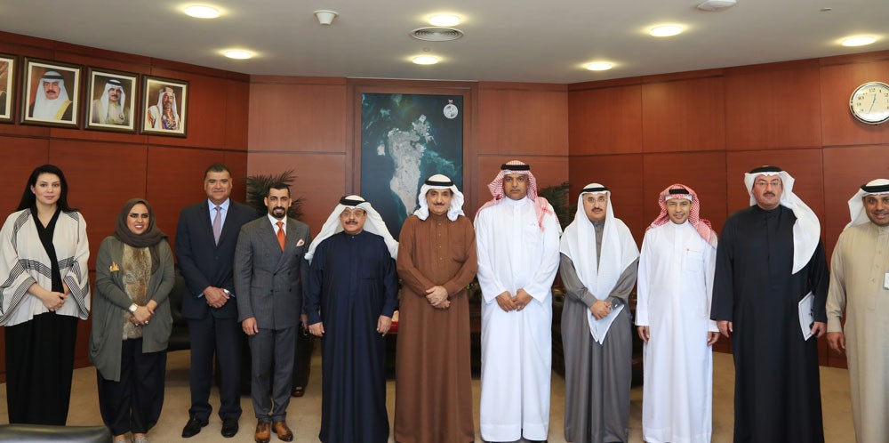 الشيخ سلمان بن عبدالله آل خليفة يستقبل رئيس وأعضاء جمعية التطوير العقاري البحرينية