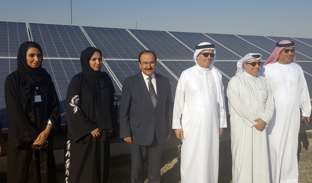وزير الكهرباء يطلع على مشاريع الطاقة الشمسية ومركز الأبحاث التطبيقية 