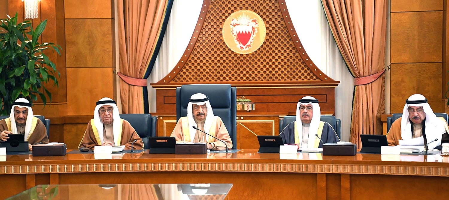 رئيس الوزراء يأمر باستبعاد زيادة الرسوم 