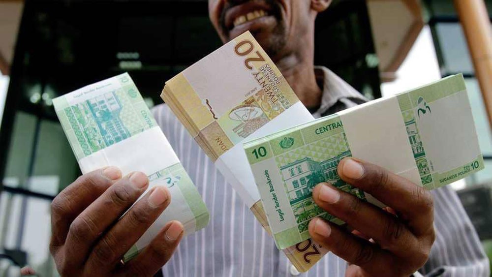 المركزي السوداني يعاقب قيادات بنكية بسبب الدولار