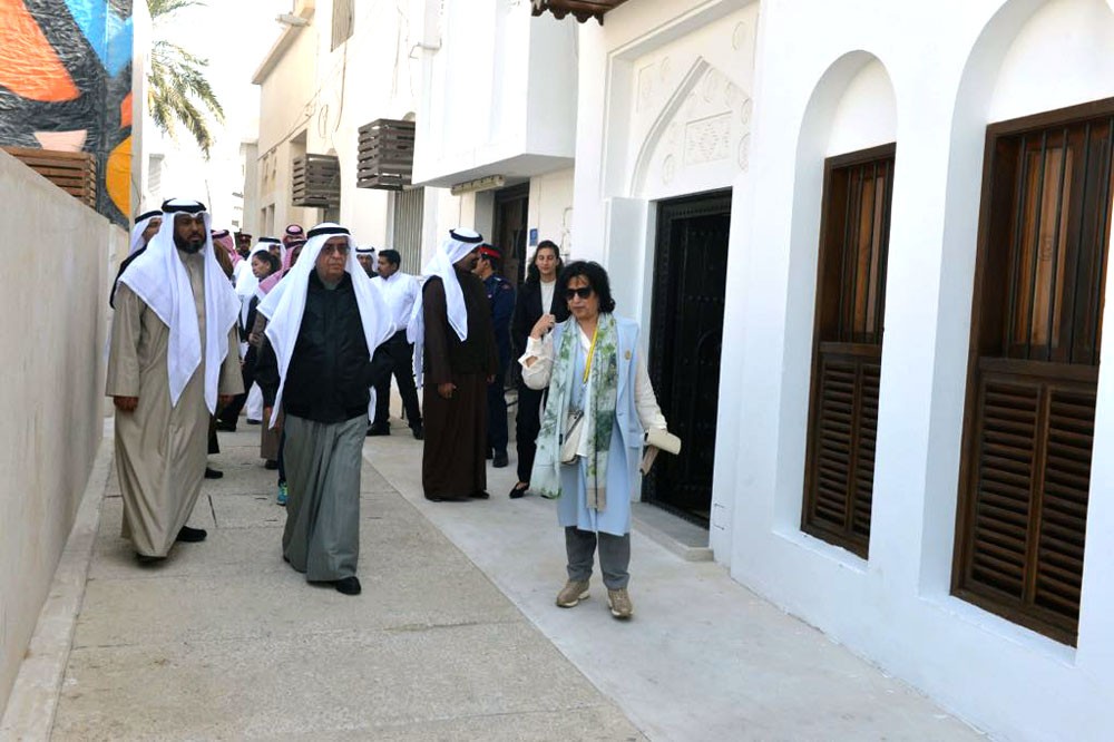 محمد بن مبارك يزور مشروع طريق اللؤلؤ ومركز الشيخ إبراهيم