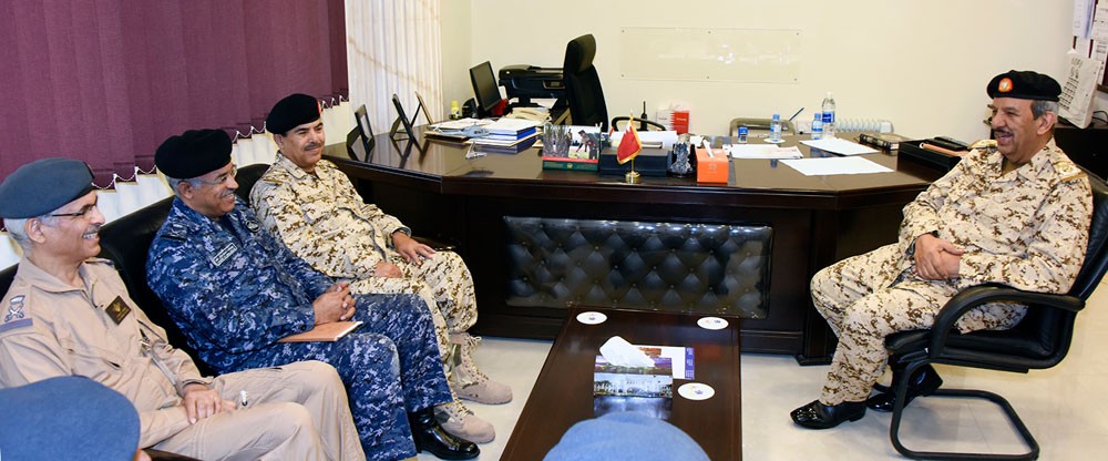 القائد العام بزيارة تفقدية لعدد من أسلحة ووحدات قوة دفاع البحرين