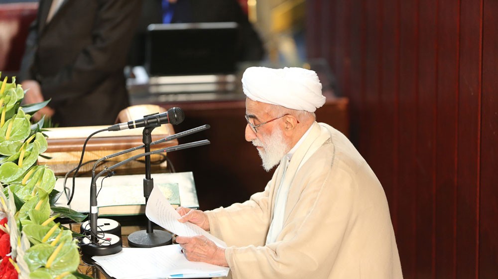 خامنئي يقرر مواجهة "مواقع التواصل" تفاديا للسقوط
