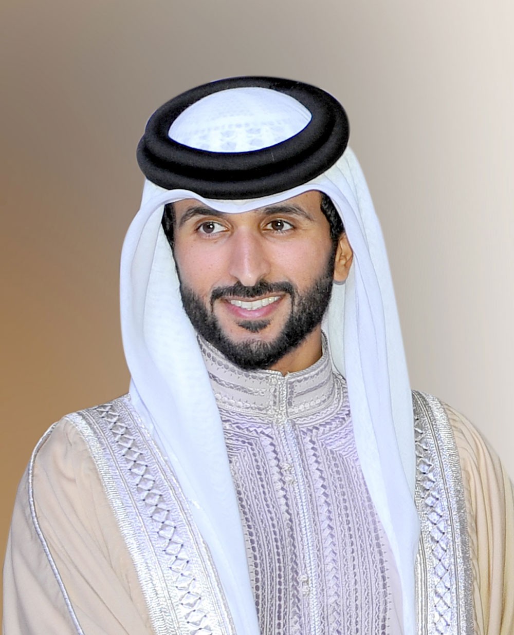 انطلاق سباق الهجن والخيل العربية والسلق لمسابقة سمو الشيخ ناصر بن حمد للصقور والصيد غدا