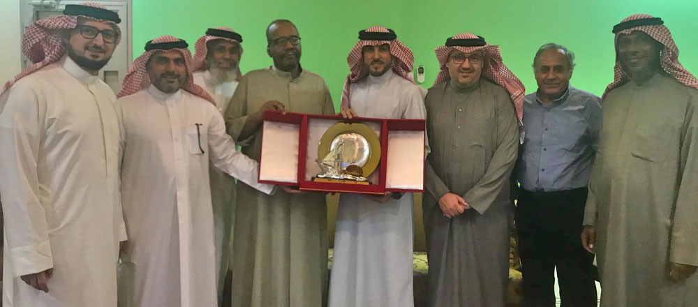 بيت التمويل الكويتي – البحرين يكرم الكابتن سعد طرار