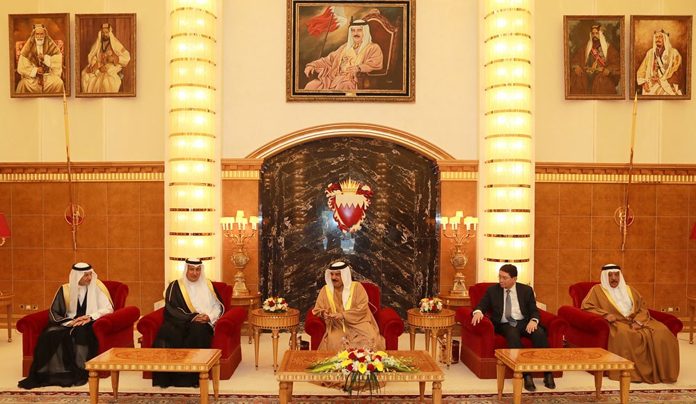 عاهل البلاد المفدى : المحرق مركز إشعاع في المنطقة نابع من تاريخ البحرين العريق	