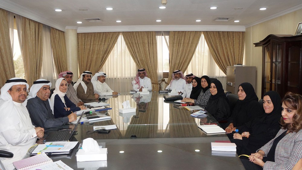 التربية تناقش وضع خطة استراتيجية للارتقاء بأداء المدارس