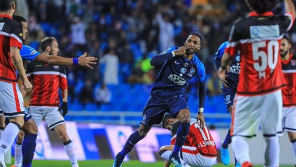الهلال يسعى لتأمين صدارته بمواجهة الرائد