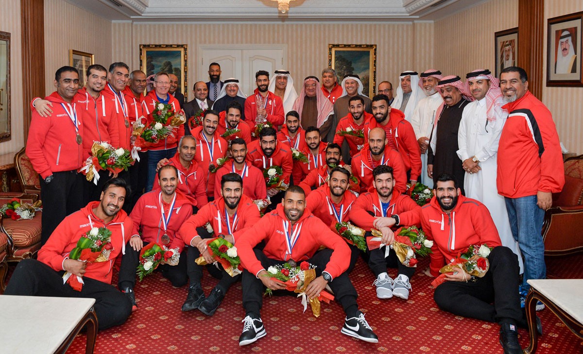 عسكر يستقبل "رجال اليد" و يشيد بأدائهم الرجولي وانجازهم المشرف
