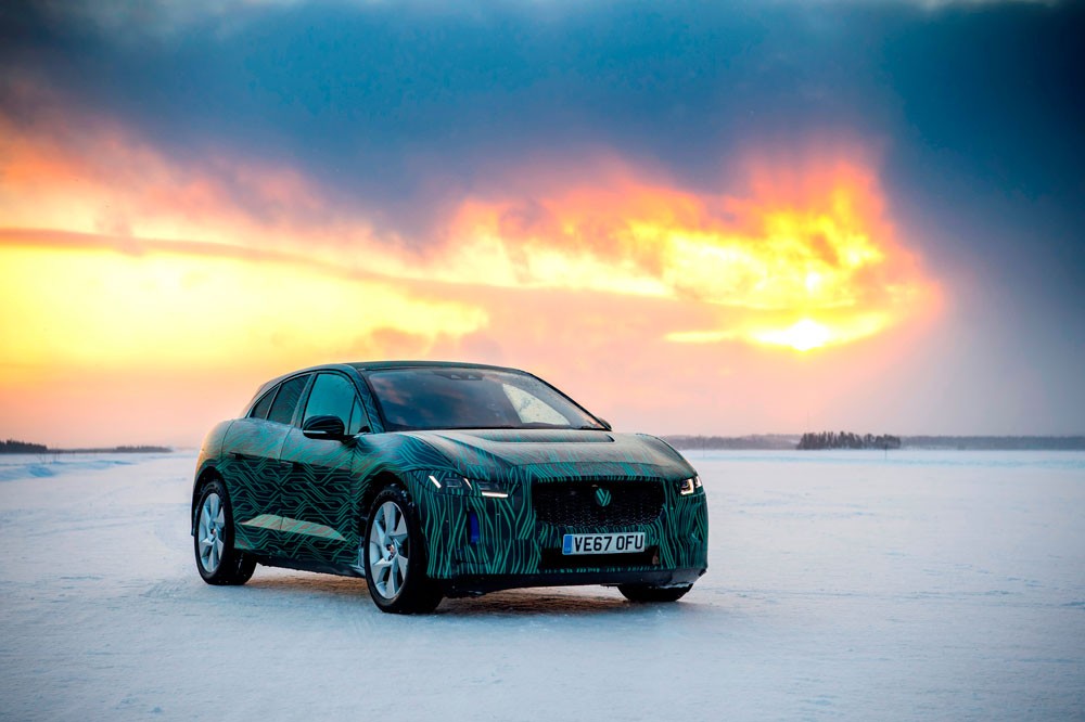 جاكوار I-PACE: شحن سريع وأداء عالٍ في الظروف المناخية القاسية