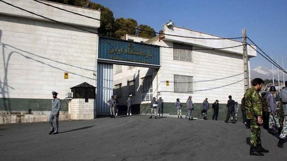 إيران.. نواب يزورون سجن "إيفين" و95 متظاهرا يحاكمون