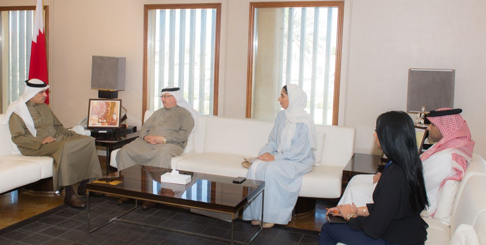 وزير الإعلام: تغطية متكاملة ليوم البحرين الرياضي