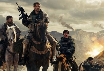 كريس هيمسورث في فيلم "12 قوياً" يفكك حركة طالبان بأفغانستان