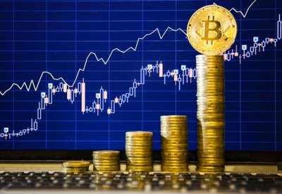"بيتكوين" تقفز مع اتجاه أميركا لتنظيم العملات الرقمية