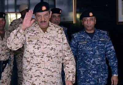 القائد العام يقوم بزيارة ميدانية إلى عدد من أسلحة و وحدات قوة دفاع البحرين