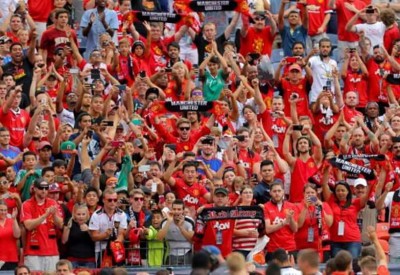 "صدمة" في مانشستر يونايتد بعد وفاة نجمه