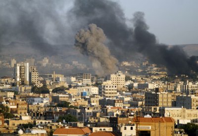 التحالف يقصف تعزيزات حوثية إلى الساحل الغربي