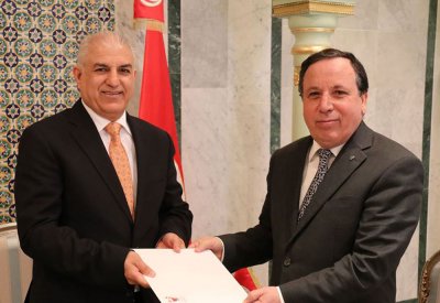سفير البحرين بتونس يسلم نسخة من اوراق اعتماده