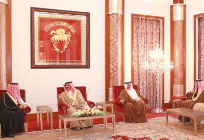 الملك يستقبل نائب أمير المنطقة الشرقية