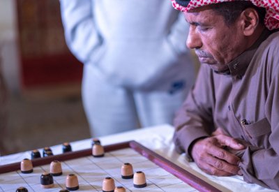 "دورة الألعاب الشعبية": تستعيد الذكريات التراثية وتستقطب جماهير قياسية