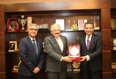 جامعة البحرين و شركة مطار البحرين تبحثان عددا من المشاريع المستقبلية