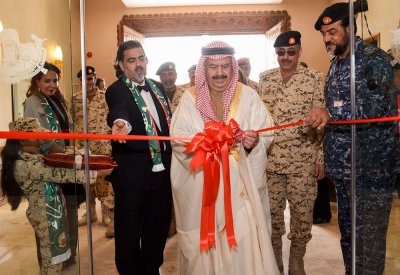 وكيل وزارة الدفاع يفتتح معرض للرسومات التشكيلية في المتحف العسكري