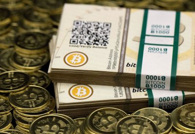 بعد انهيار الـ70%.. بتكوين تقفز فوق حاجز 10 آلاف دولار