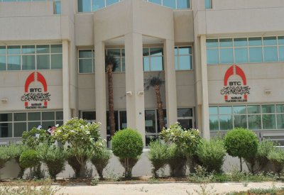 تخريج طلبة الفوجين الخامس والسادس من كلية "المعلمين"