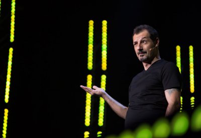 عادل كرم: لايڤ  من بيروت على Netflix في 1 مارس