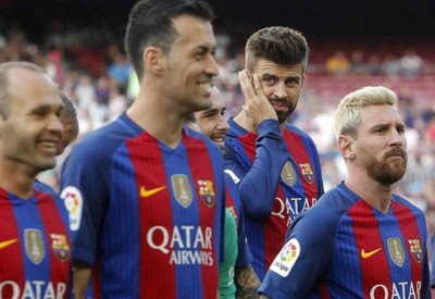 ورطة بيكيه.. ميسي يرفضه.. واللاعبون : مشاكله لا تنتهي