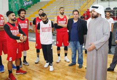 سمو الشيخ عيسى بن علي يزور رجال السلة البحرينية ويؤكد ثقته بالمنتخب 