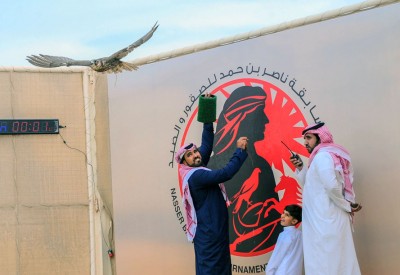 الاماراتيان حمد وخلفان أبطال الحرار والجيرات بمسابقة ناصر بن حمد للصقور والصيد