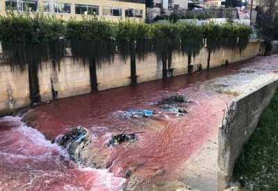 النهر الأحمر يثير عاصفة من التساؤلات في لبنان