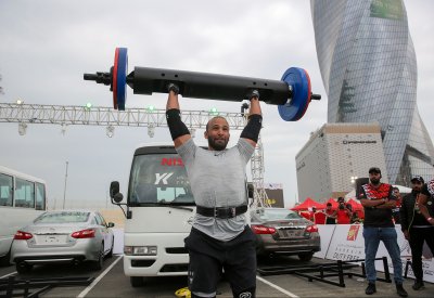ضباط "الكتيبة الخاصة 83" بقوة دفاع البحرين يهنئون النقيب الشيخ عبد الله بن خليفة بن احمد آل خليفة